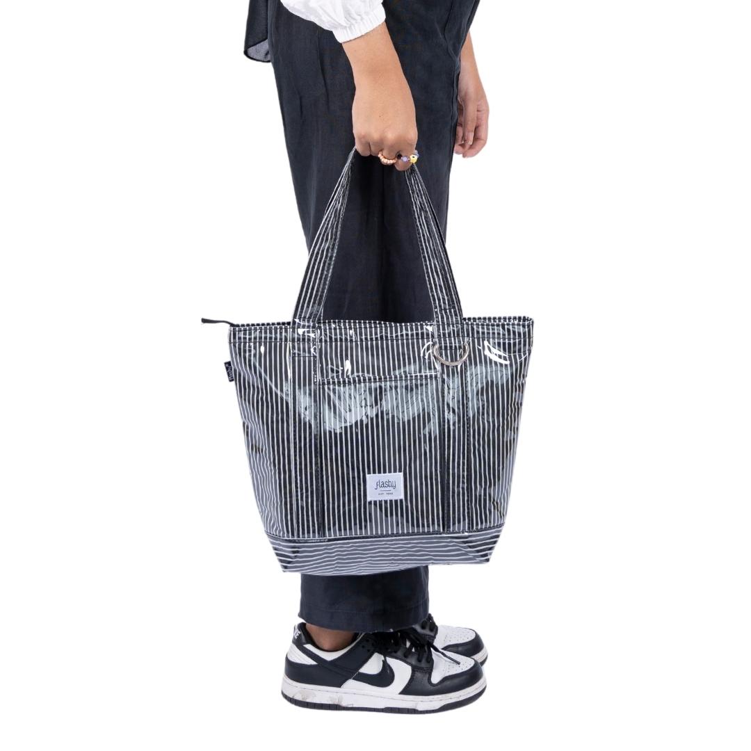 Flashy Tas Kepit Wanita Madeleine Salur Hitam Putih