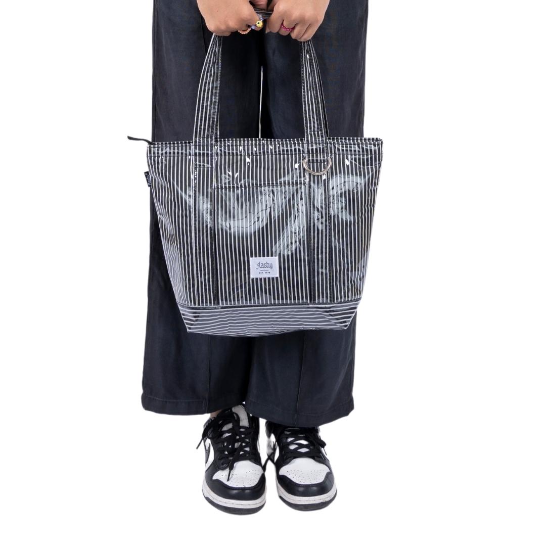 Flashy Tas Kepit Wanita Madeleine Salur Hitam Putih