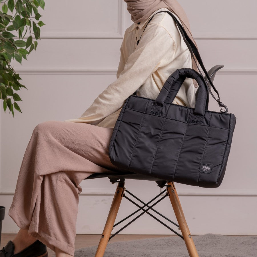 Flashy Tas Laptop 14 Inches Wanita Dolberg Hitam