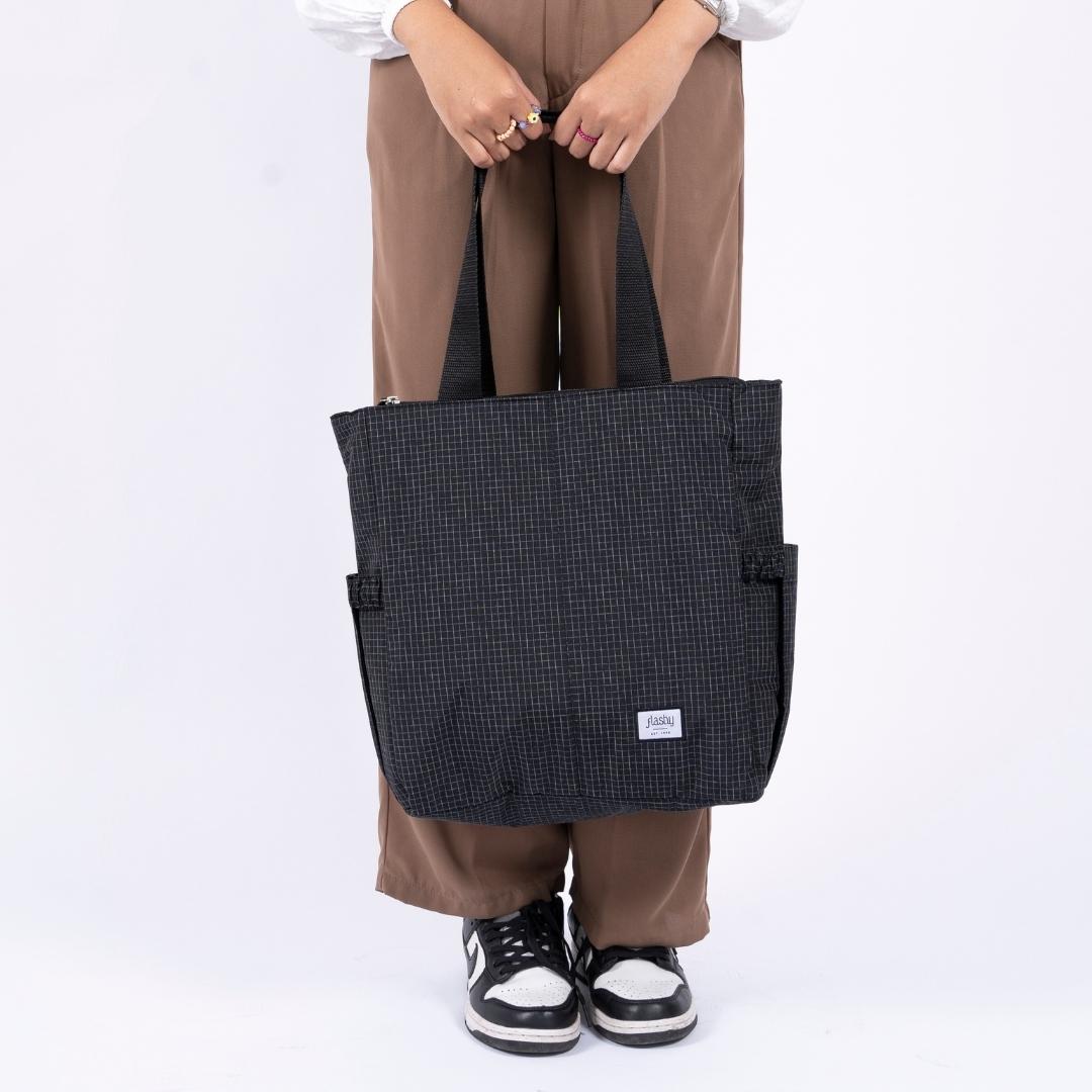 Flashy Tas Kepit Wanita Pruestel Motif Hitam Putih