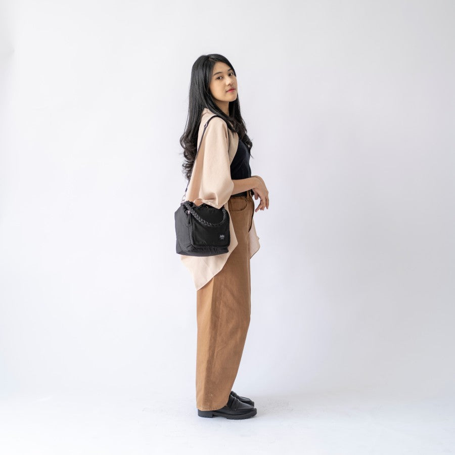 Flashy Tas Selempang Wanita Chiesa Three Hitam