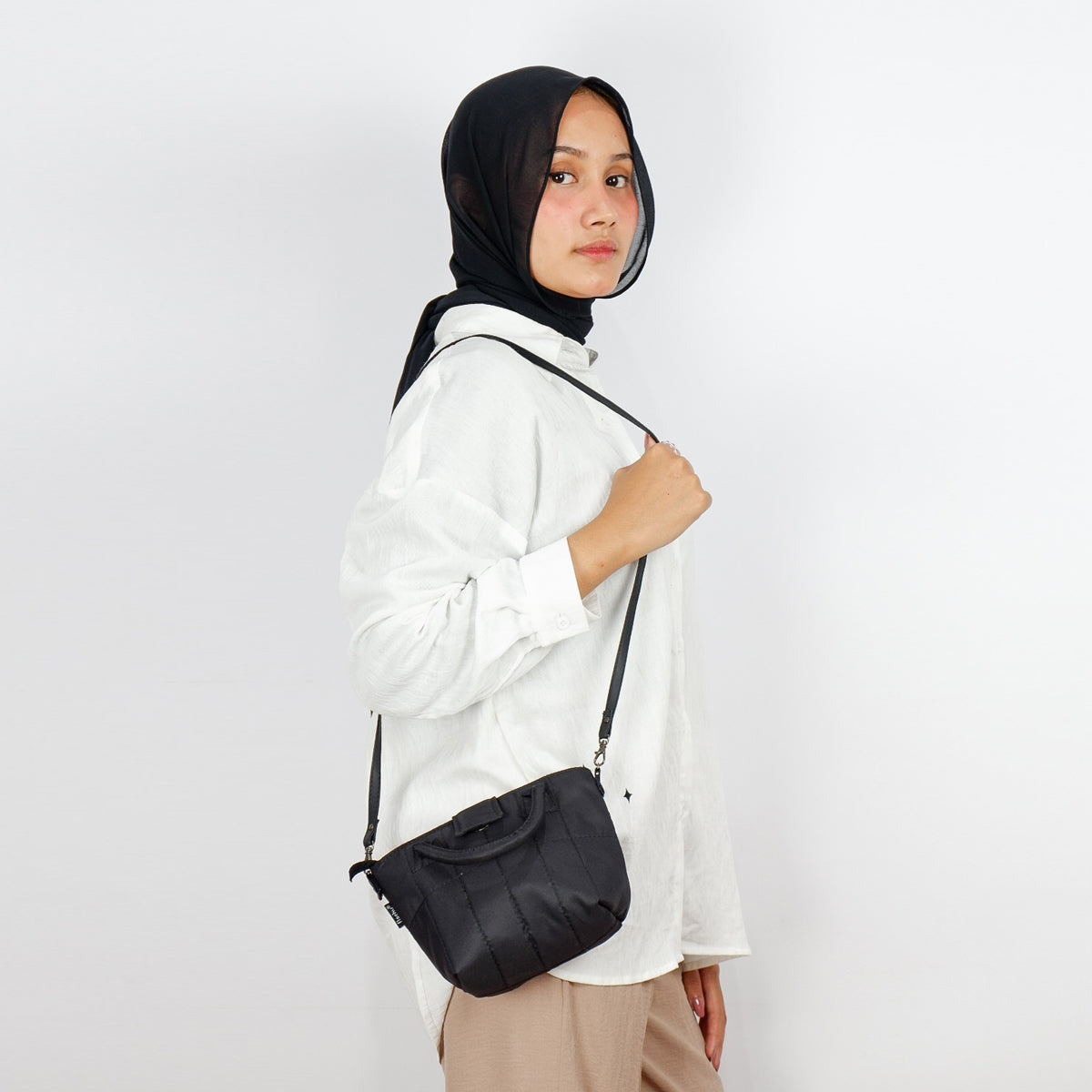 Flashy Tas Selempang Mini wanita Golda Hitam