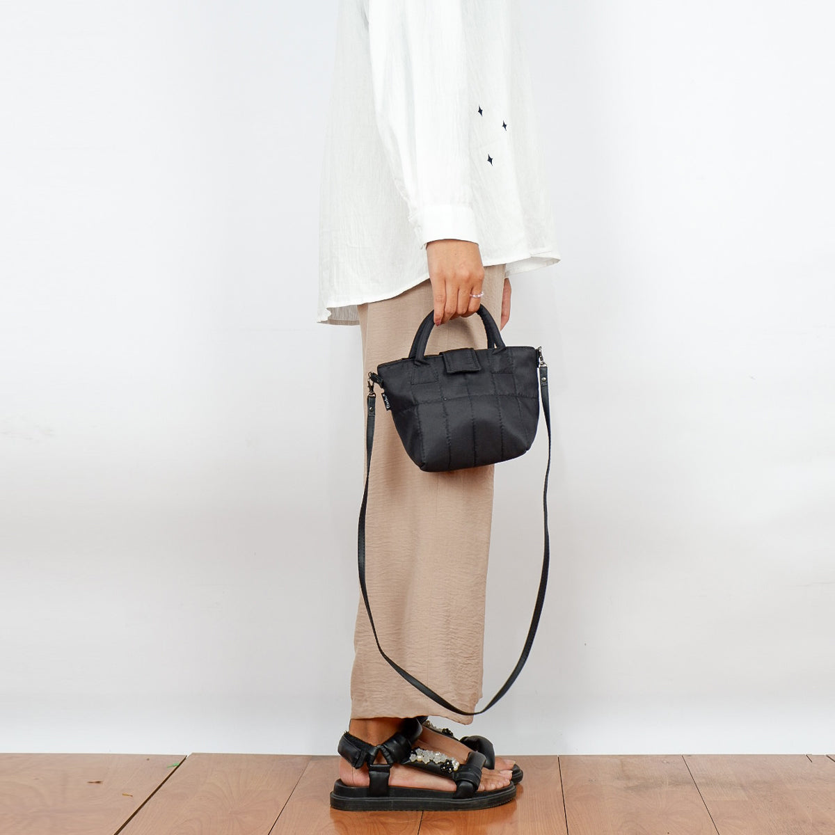 Flashy Tas Selempang Mini wanita Golda Hitam