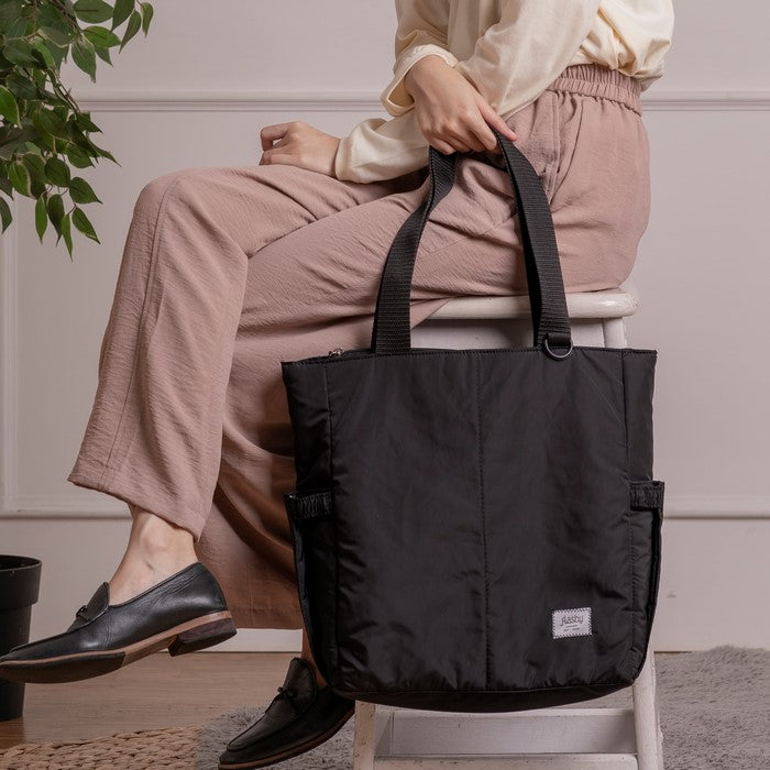 Flashy Tas Kepit Wanita Pruestel Hitam
