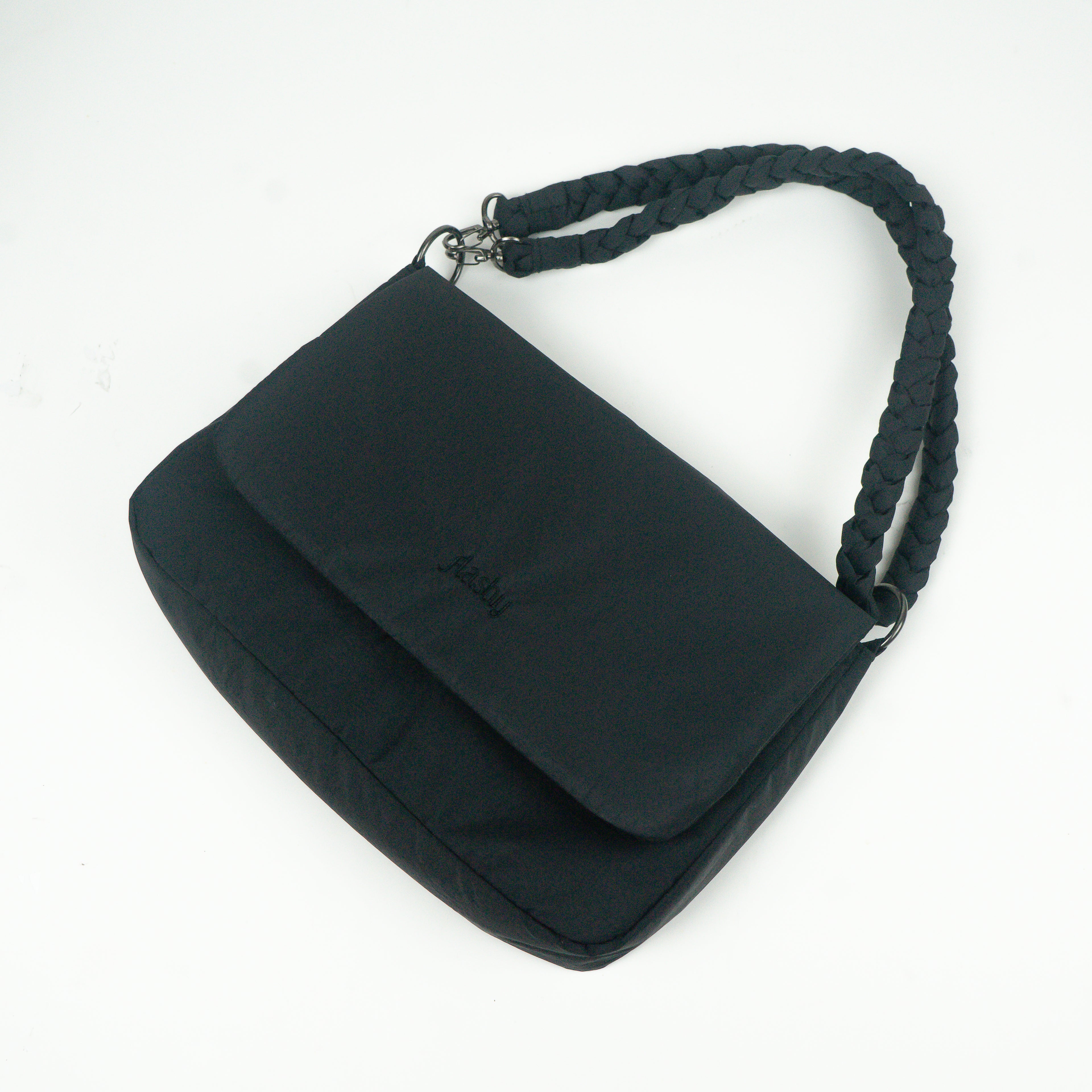 Flashy Tas Kempit Wanita Leyka Hitam