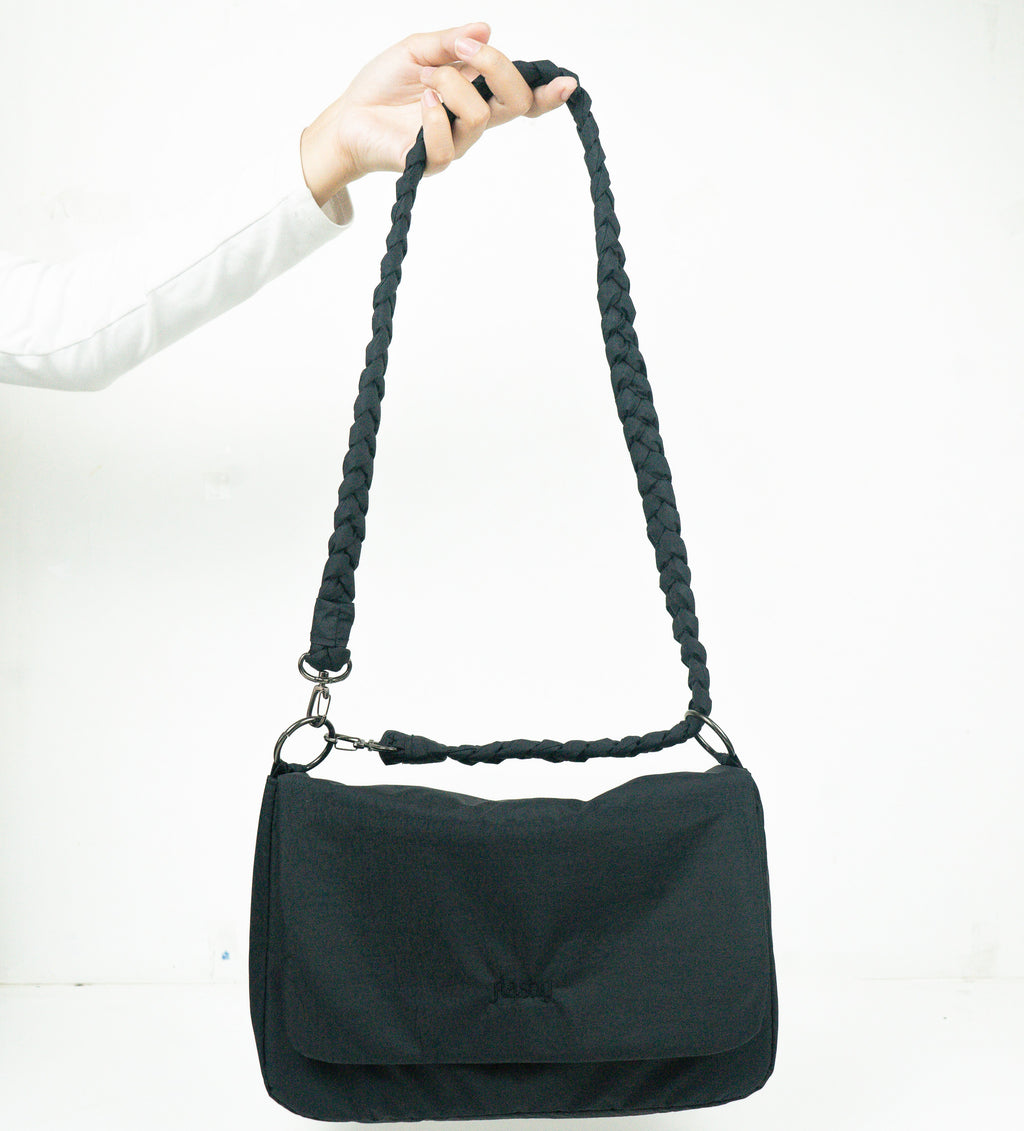 Flashy Tas Kempit Wanita Leyka Hitam