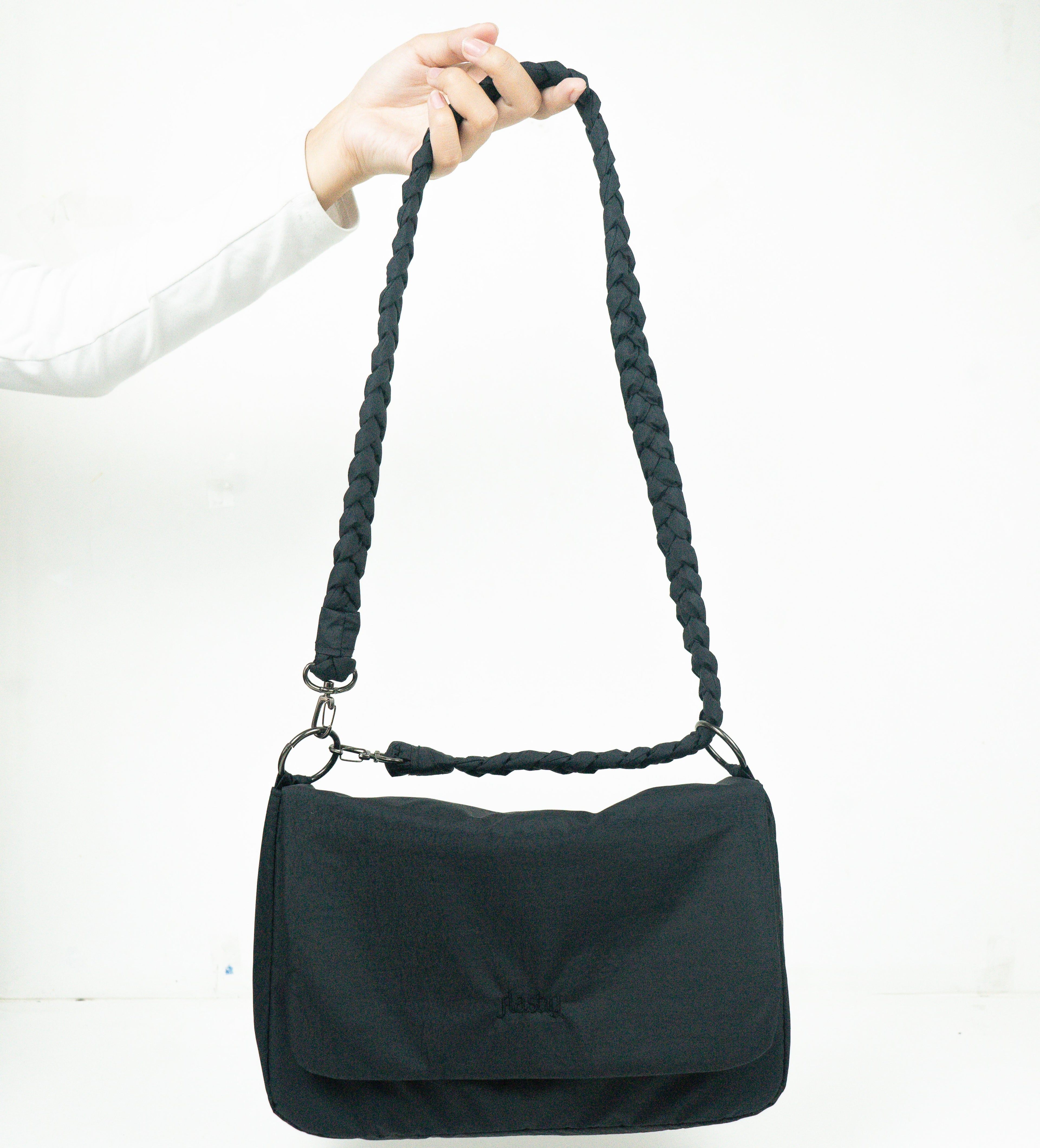 Flashy Tas Kempit Wanita Leyka Hitam