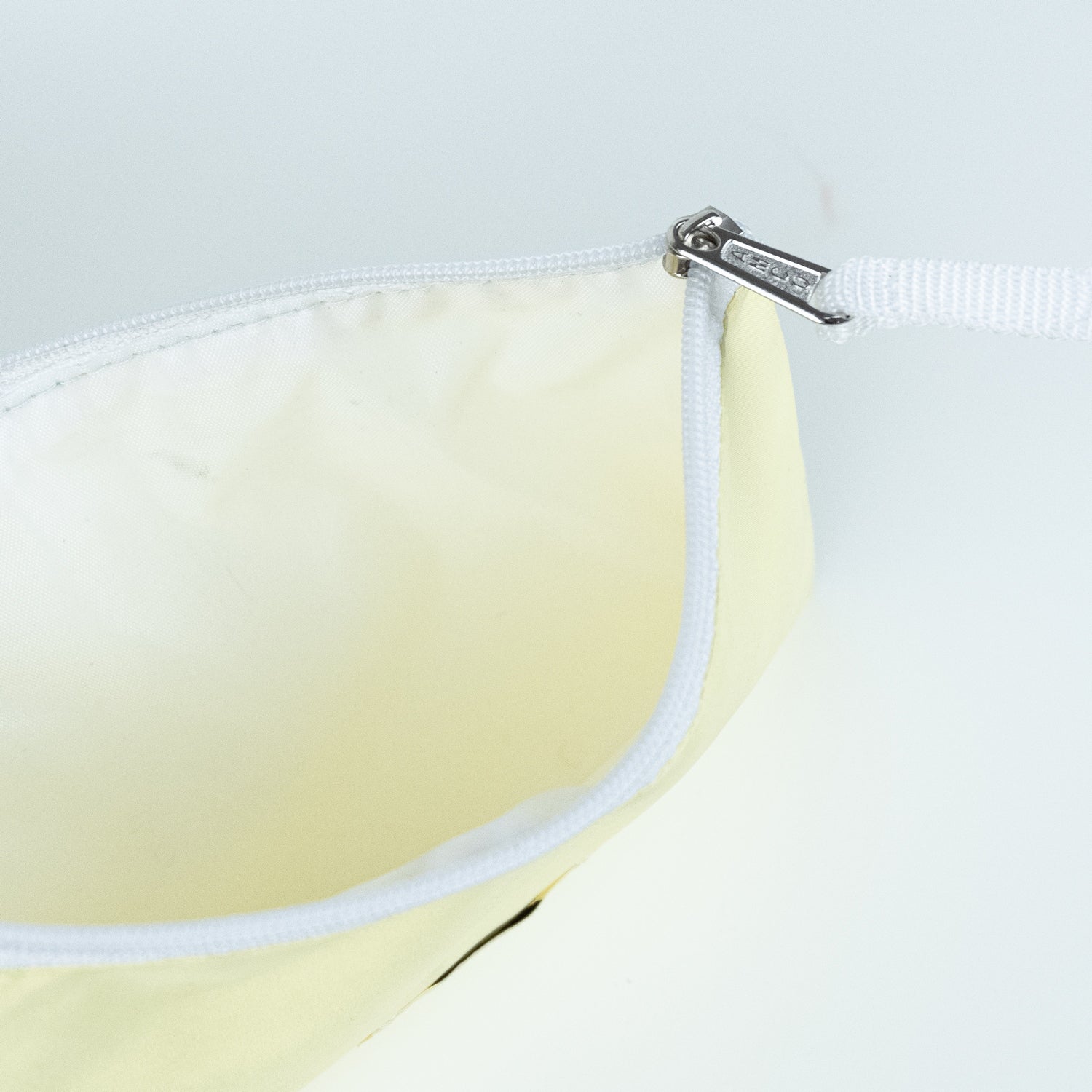 Flashy Pouch Wanita VILEIN