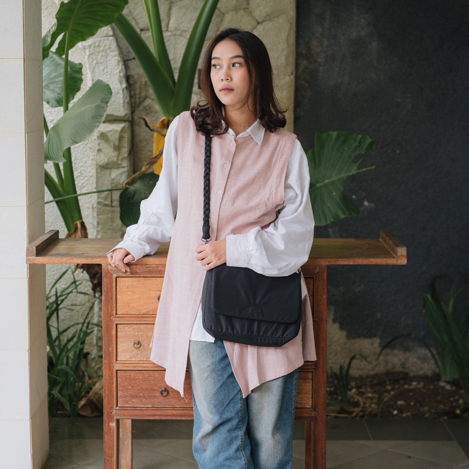 Flashy Tas Kempit Wanita Leyka Hitam